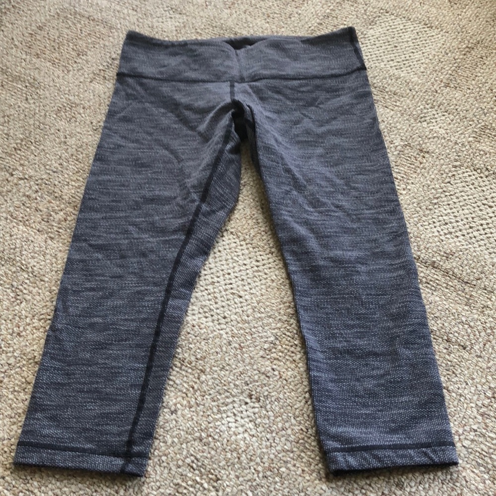 Lululemon cropped yoga pants